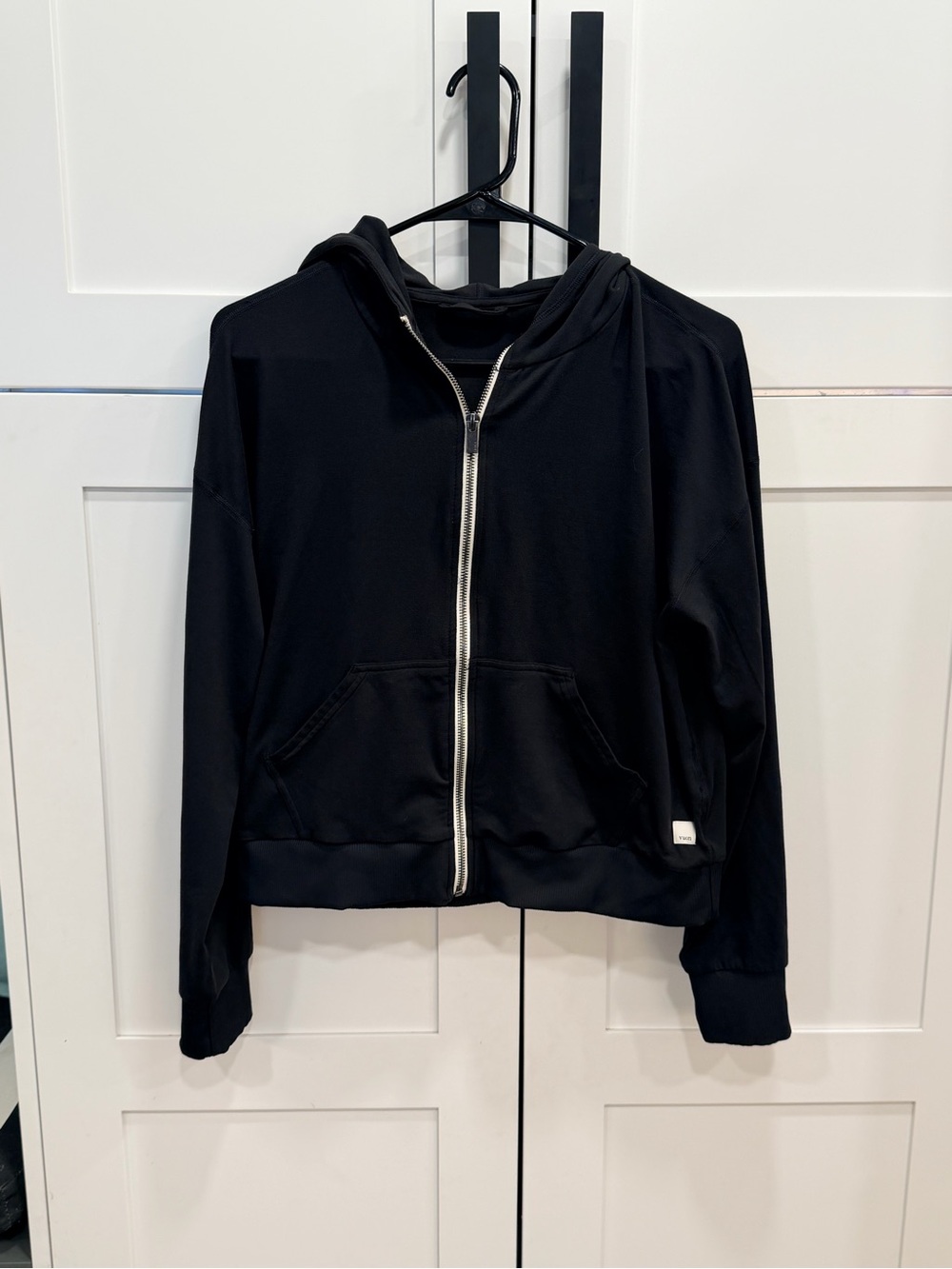 Vuori Dreamknit Black Zip-Up Women’s Halo Modern Full-Zip Hoodie. Small